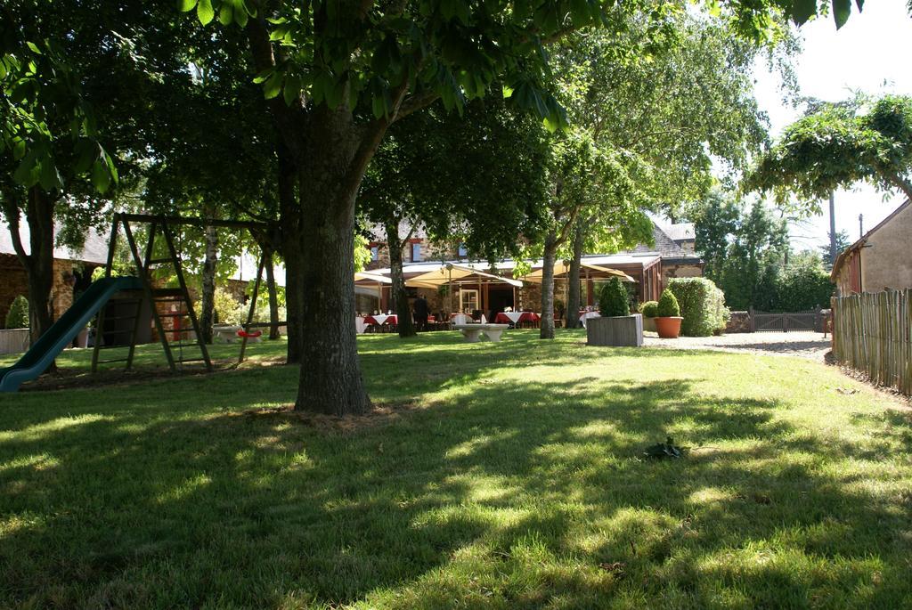 Les Roulottes & Cottages Du Moulin Chenillé-Changé Eksteriør bilde
