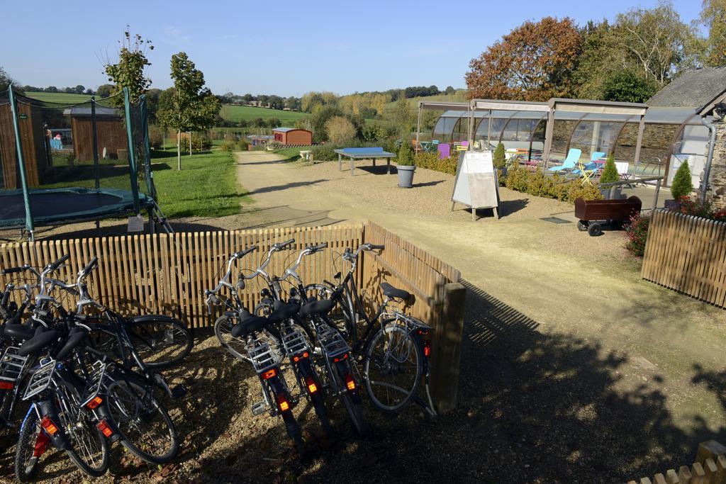 Les Roulottes & Cottages Du Moulin Chenillé-Changé Eksteriør bilde