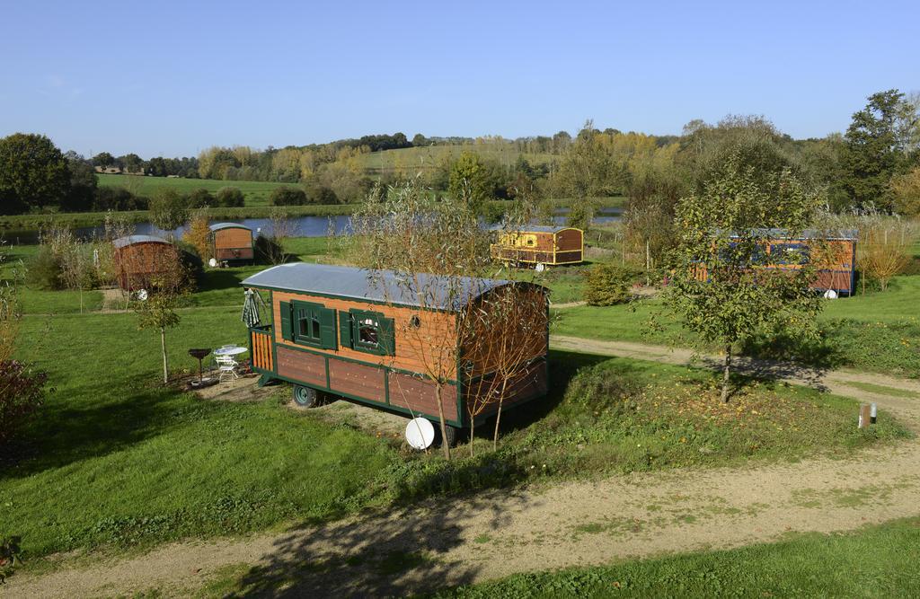 Les Roulottes & Cottages Du Moulin Chenillé-Changé Eksteriør bilde