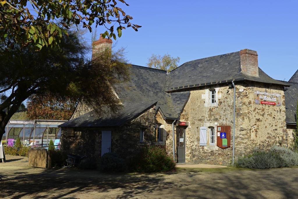 Les Roulottes & Cottages Du Moulin Chenillé-Changé Eksteriør bilde