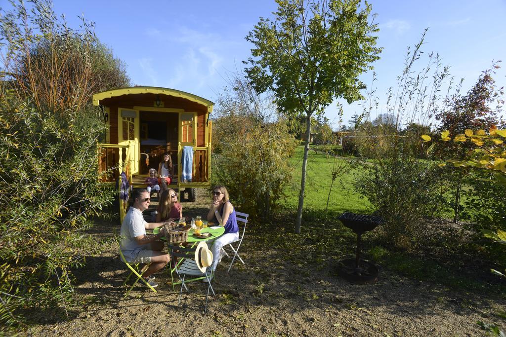 Les Roulottes & Cottages Du Moulin Chenillé-Changé Eksteriør bilde