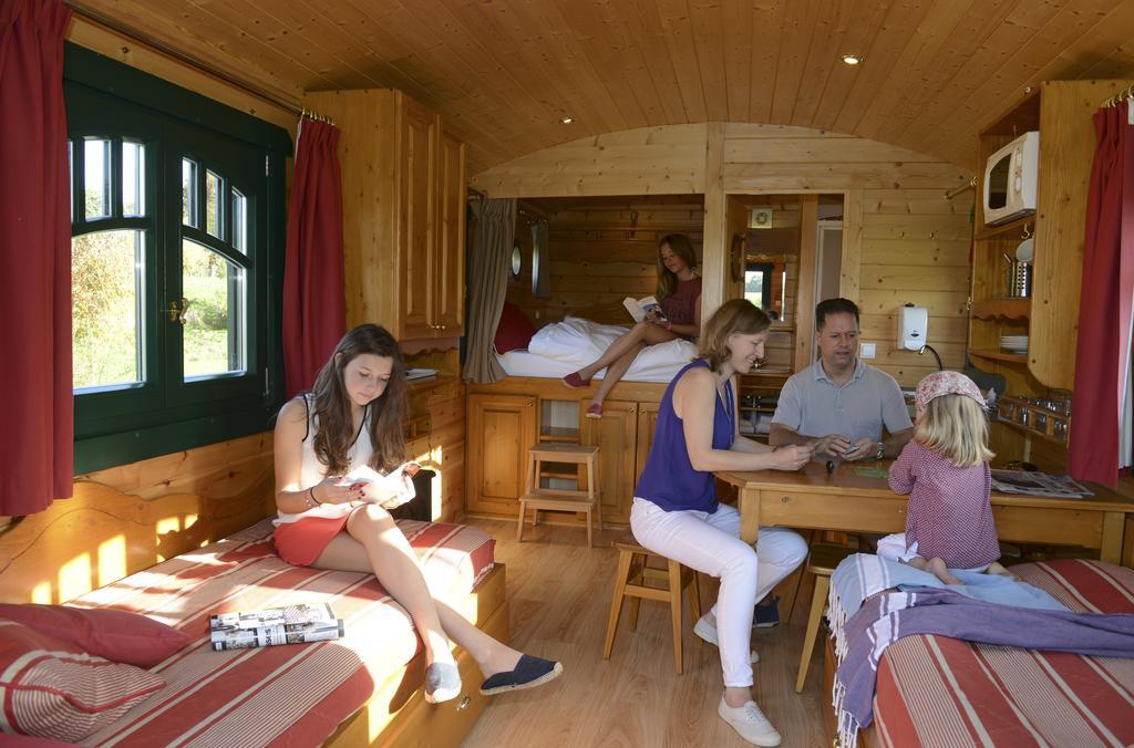 Les Roulottes & Cottages Du Moulin Chenillé-Changé Eksteriør bilde