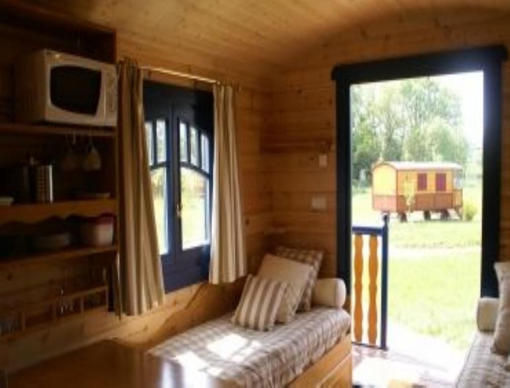 Les Roulottes & Cottages Du Moulin Chenillé-Changé Eksteriør bilde