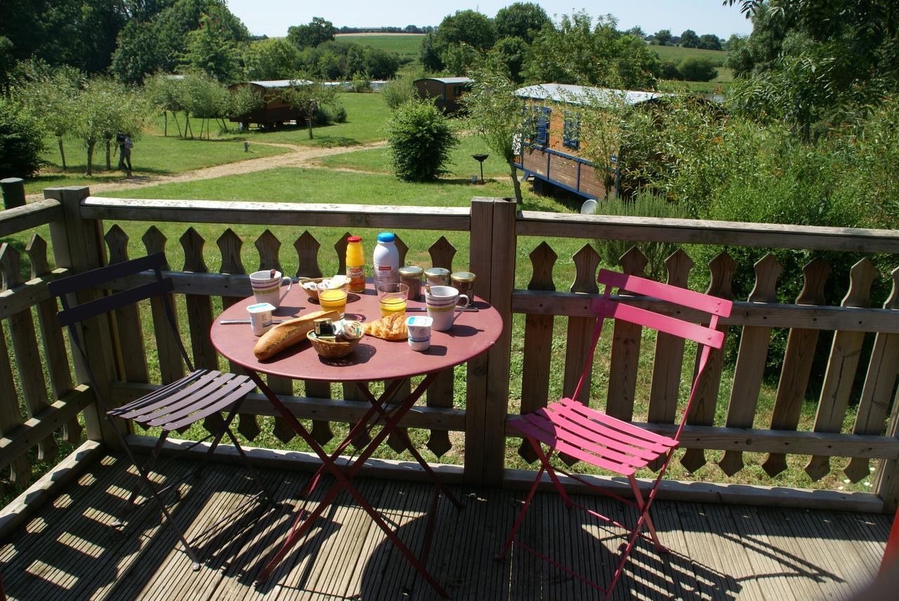 Les Roulottes & Cottages Du Moulin Chenillé-Changé Eksteriør bilde